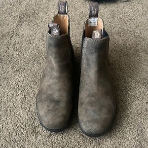 BLUNDSTONE women Chelsea boots in rustic brown size 9.5.
